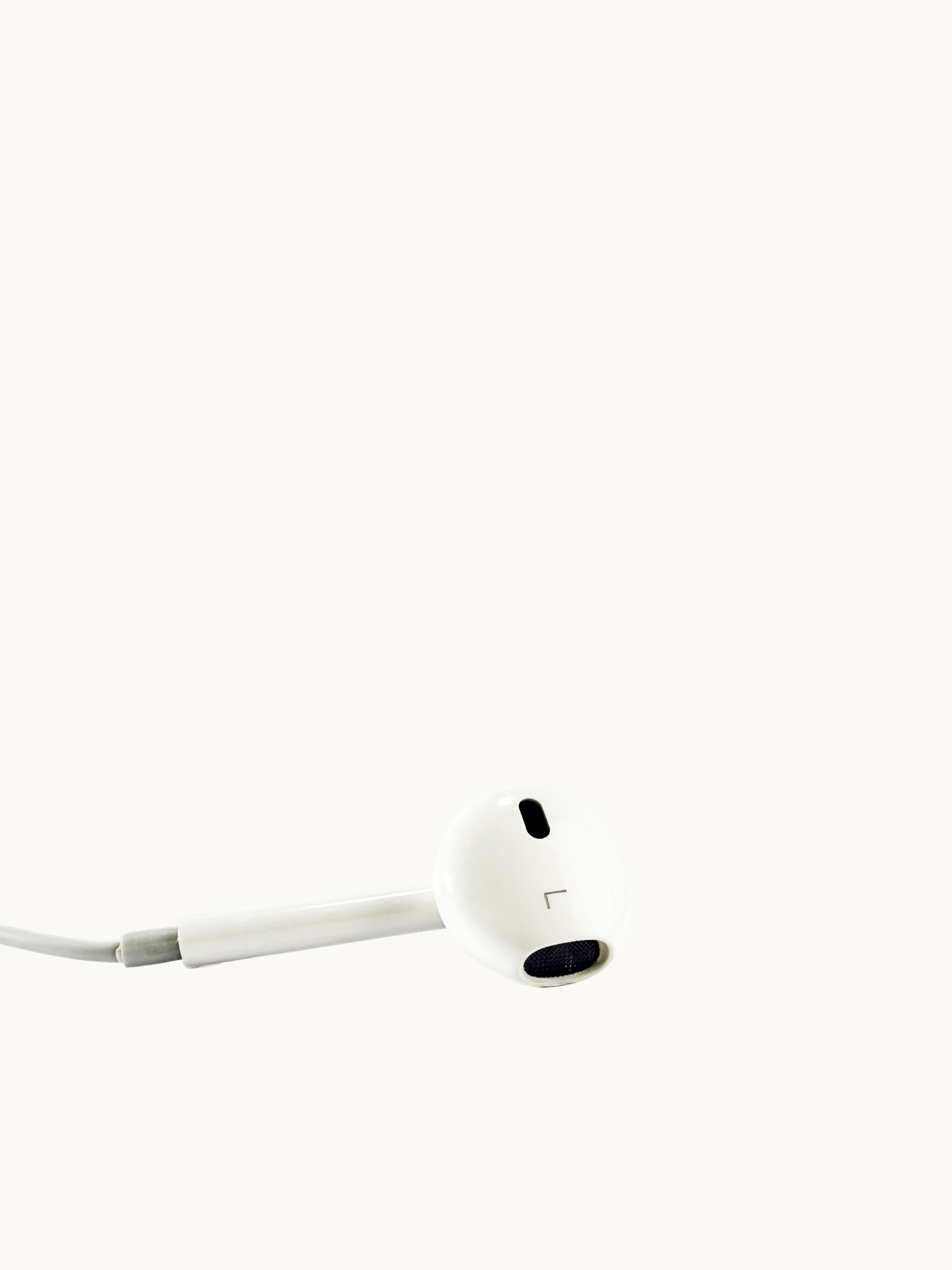AUDÍFONOS CLÁSICOS SEMI-IN-EAR CON MICRÓFONO Y CONTROL EN LÍNEA LIGHTNING - Image 3