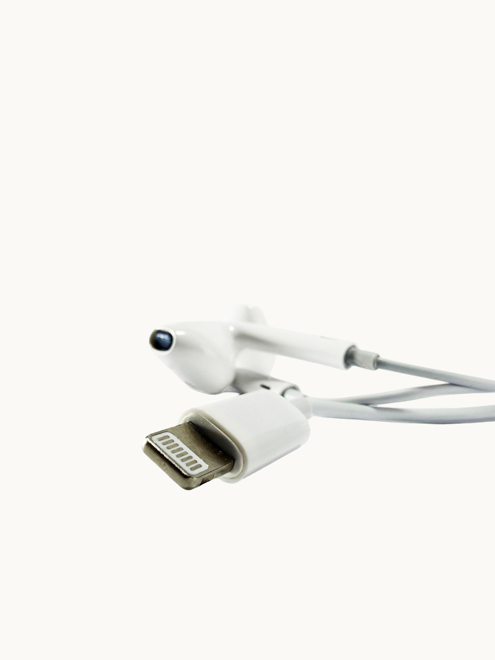 AUDÍFONOS CLÁSICOS SEMI-IN-EAR CON MICRÓFONO Y CONTROL EN LÍNEA LIGHTNING - Image 2