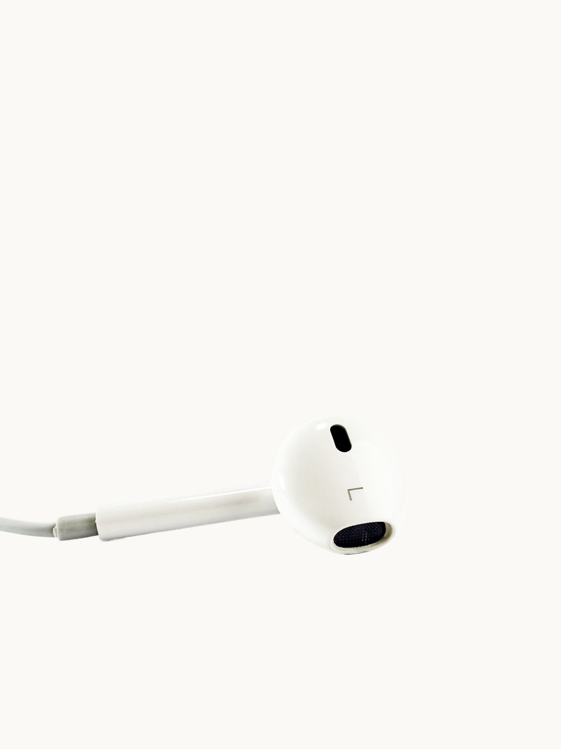 AUDÍFONOS CLÁSICOS SEMI-IN-EAR CON MICRÓFONO Y CONTROL EN LÍNEA USB-C - Image 3