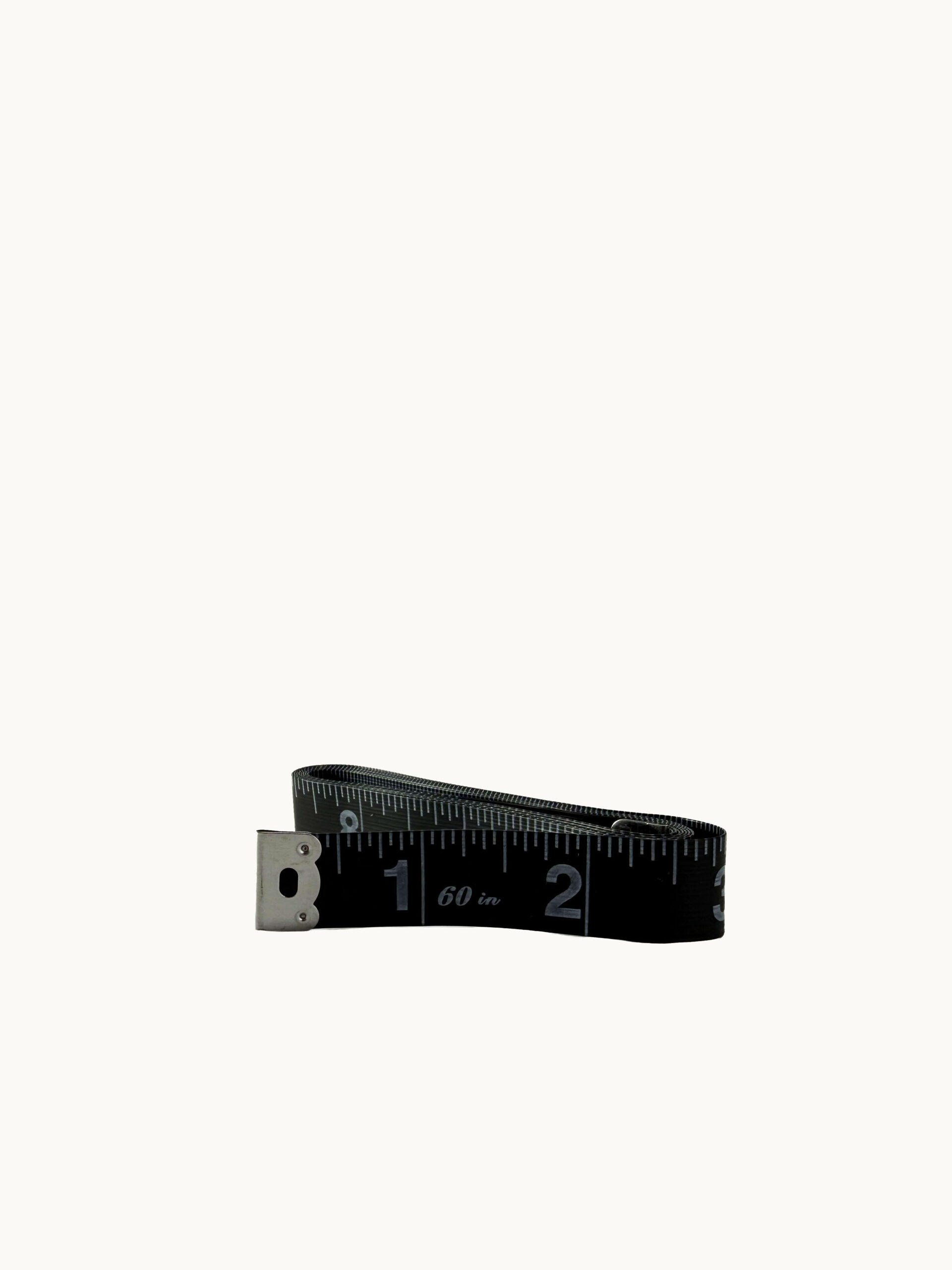 CINTA MÉTRICA DE COSTURA FLEXIBLE NEGRA 1.5 M CON MEDIDAS EN CM Y PULGADAS - Image 3