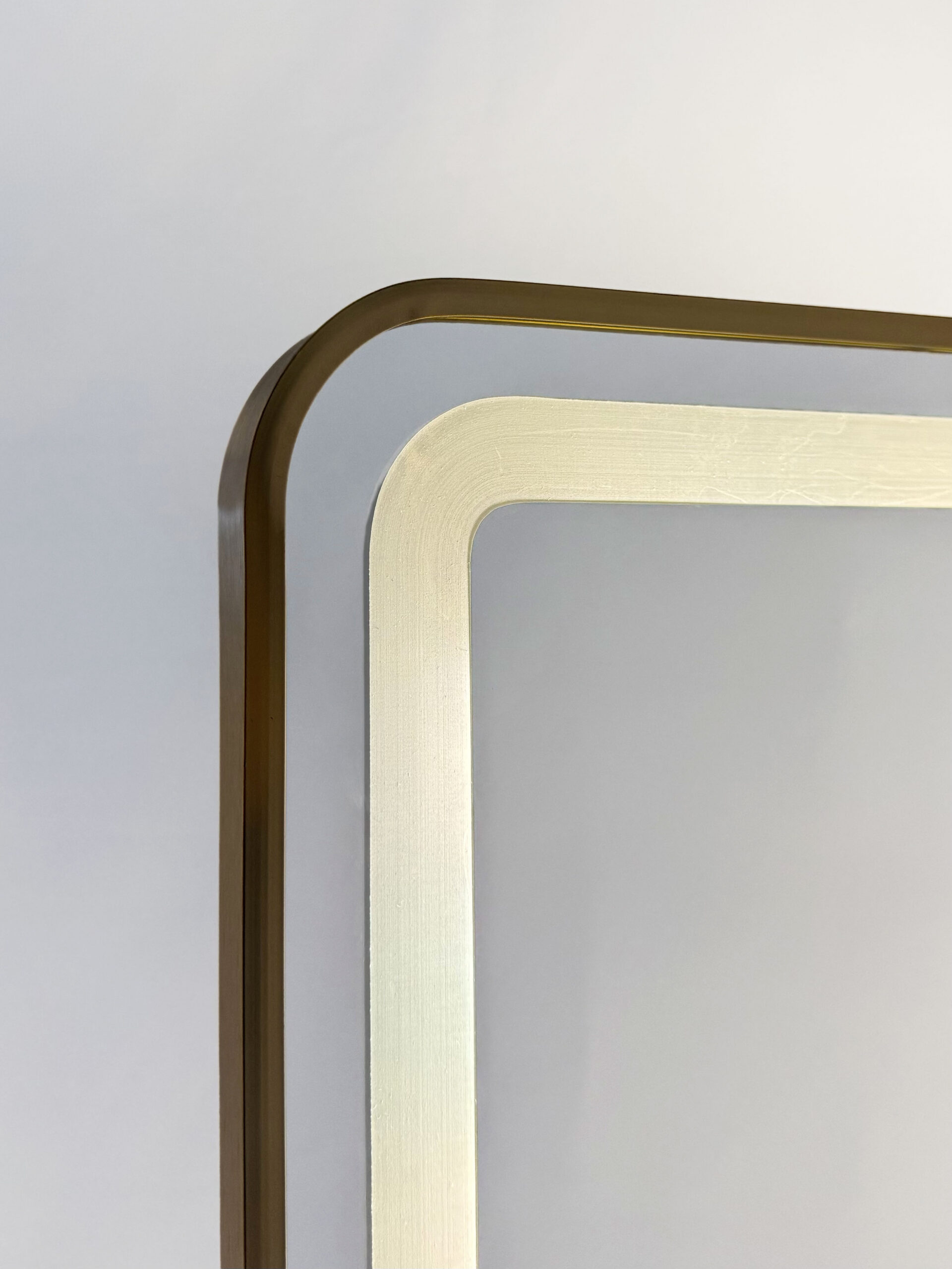 ESPEJO LED RECTANGULAR 50X70CM - COLOR DE MARCO DORADO - Image 3