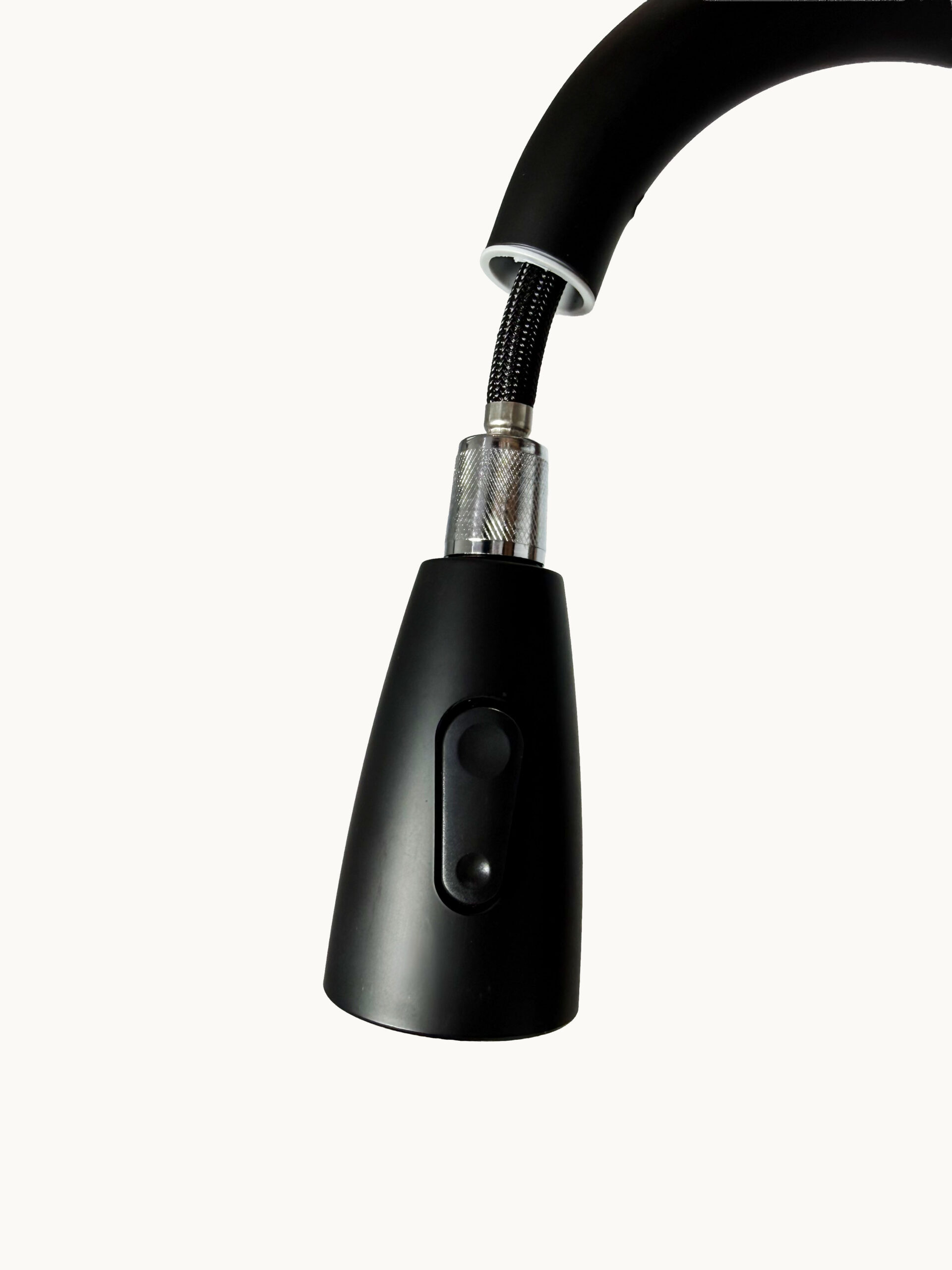 LLAVE DE LAVAPLATOS EXTENSIBLE NEGRO MATE CON ROCIADOR DUAL - Image 2