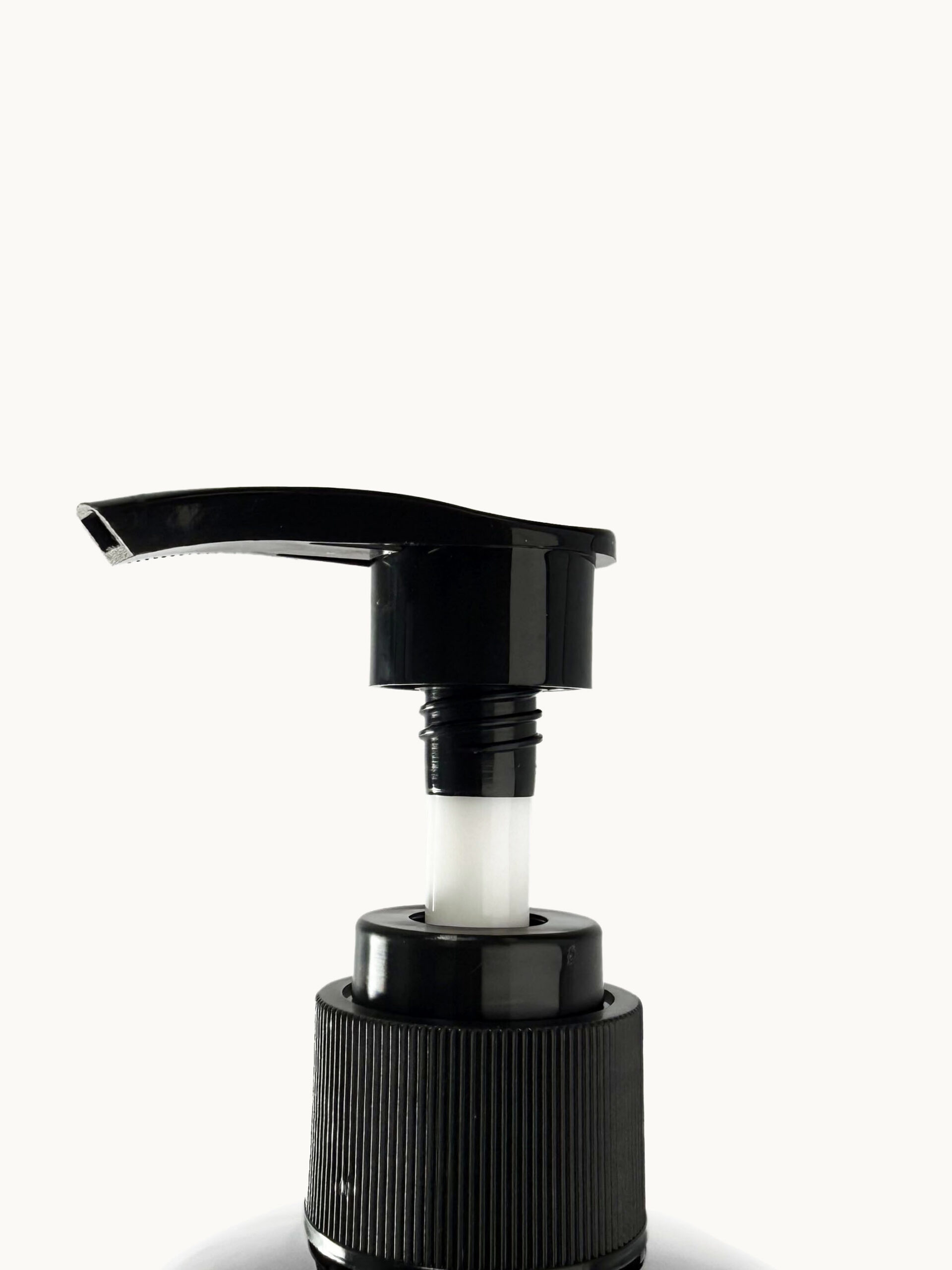 SET DE BOTELLAS DISPENSADORAS PARA SHAMPOO, ACONDICIONADOR Y JABÓN LÍQUIDO COLOR NEGRO - Image 2