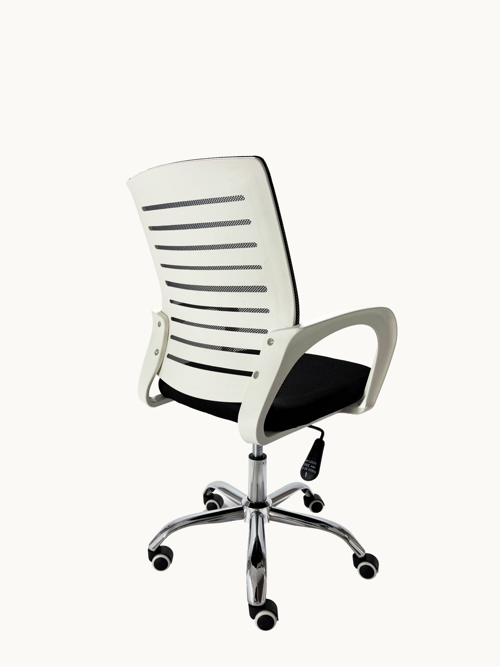 SILLA DE ESCRITORIO ERGONÓMICA NEGRA CON BRAZOS BLANCOS - Image 3